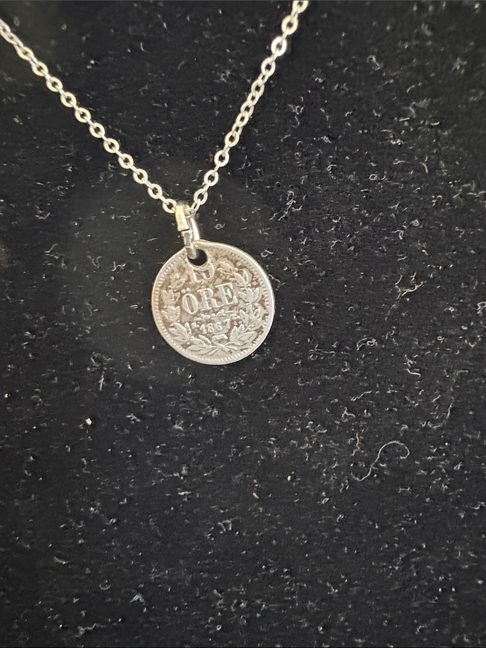Silver Swedish 10 Ore 1859-1872 Pendant King Carl XVS And Chain - Picture 4 of 10